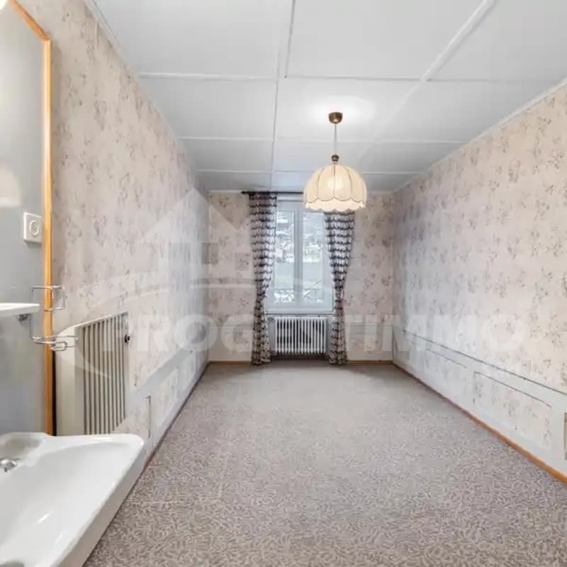 TO BE COMPLETELY RENOVATED IN THE HEART OF THE VILLAGE (1)