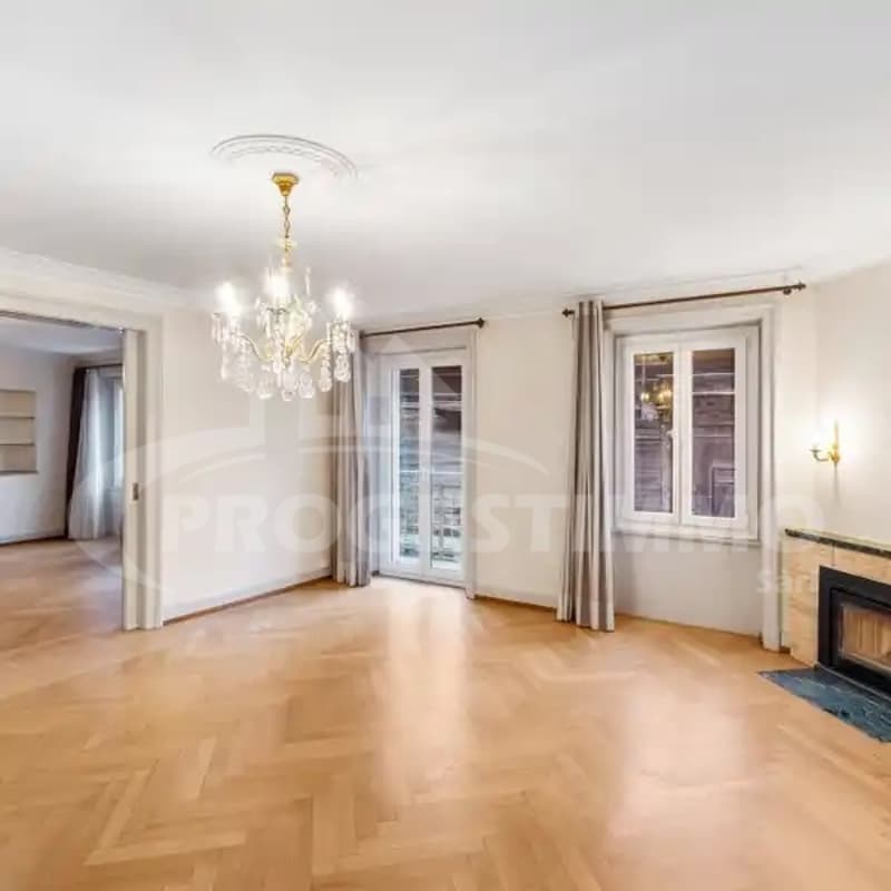 TO BE COMPLETELY RENOVATED IN THE HEART OF THE VILLAGE (3)