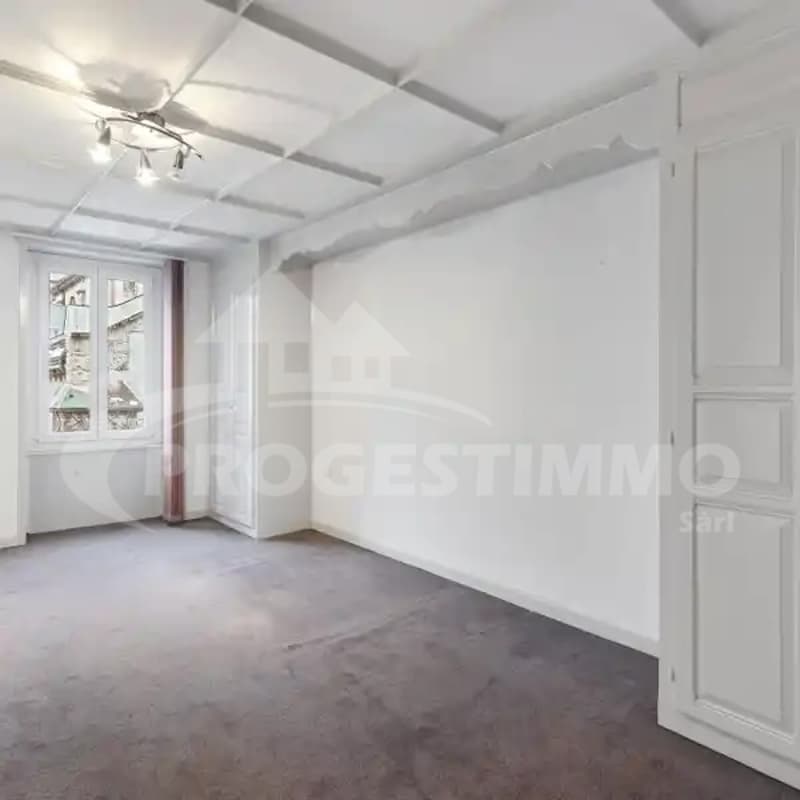 TO BE COMPLETELY RENOVATED IN THE HEART OF THE VILLAGE (7)