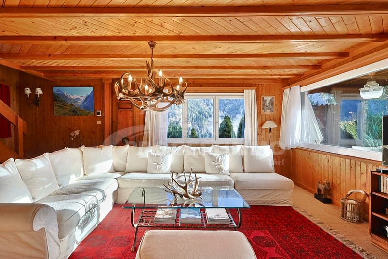 Chalet mit Grundstück, Aussicht und Helligkeit (2)