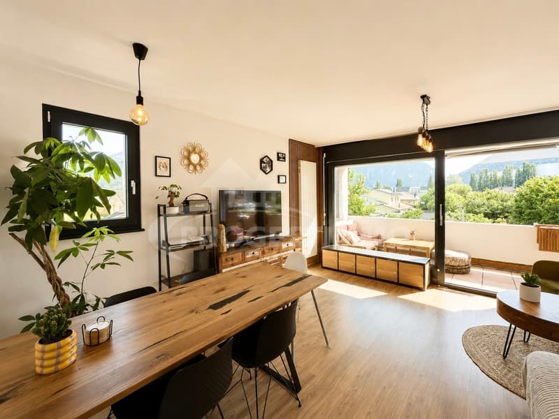 PRÄCHTIGES 3,5 ZIMMER-WOHNUNG NAHE AN ALLEN VERKEHRSMITTELN (3)