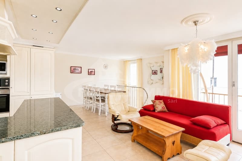 DUPLEX WITH EXCEPTIONAL VIEW (1)