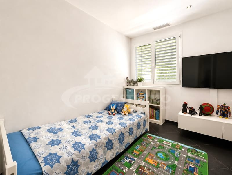 SPACIOUS 4-ROOM APARTMENT WITH LARGE BALCONY (5)