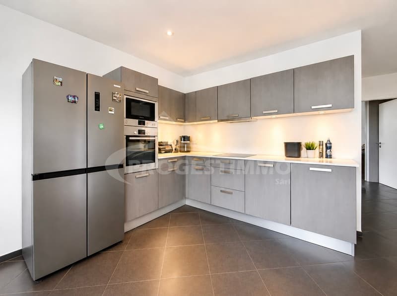 SPACIOUS 4-ROOM APARTMENT WITH LARGE BALCONY (2)