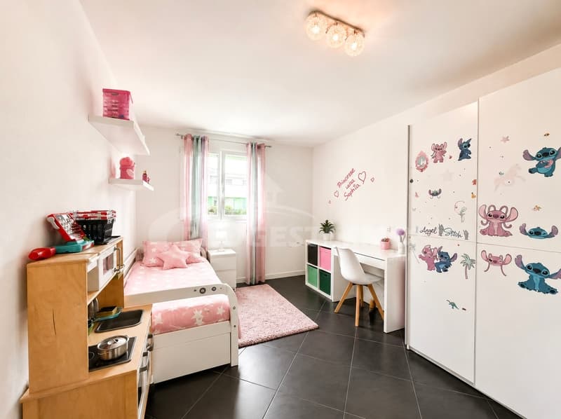 SPACIOUS 4-ROOM APARTMENT WITH LARGE BALCONY (4)