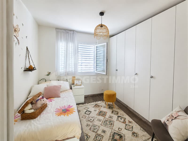 MAGNIFICENT 5.5-ROOM APARTMENT WITH TERRACE AND PRIVATE GARDEN (3)