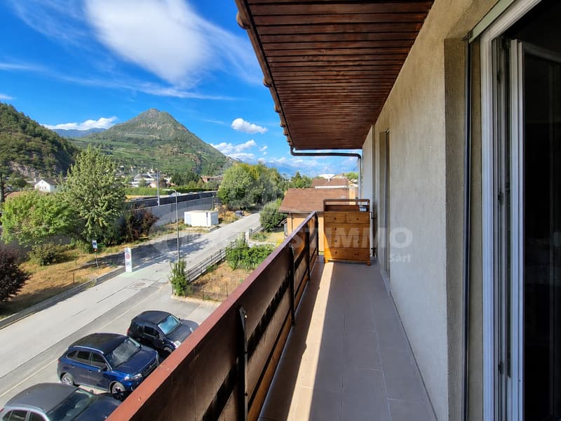4.5 ROOMS BRIGHT WITH BALCONY IN THE HEART OF Uvrier (3)