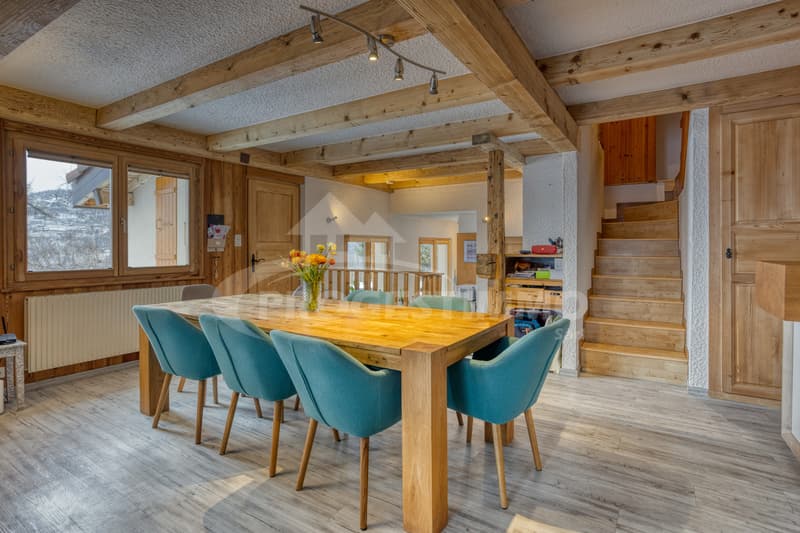 Exceptional Chalet in the Heart of Valais (3)