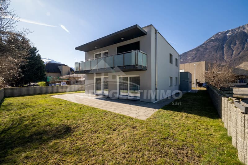 Beautiful modern villa with two apartments (1)