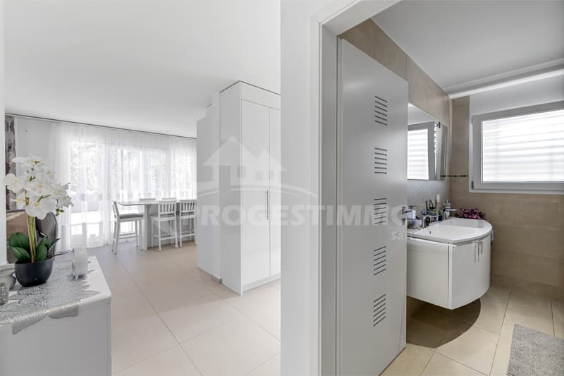 Beautiful modern villa with two apartments (8)