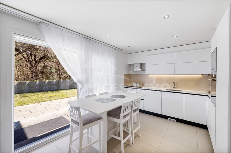 Beautiful modern villa with two apartments (7)
