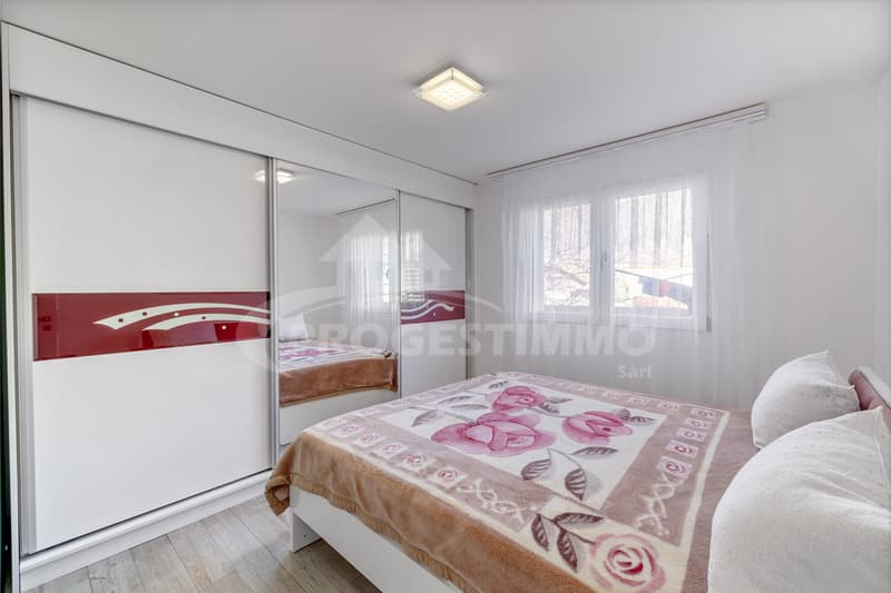 Beautiful modern villa with two apartments (9)