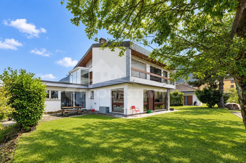 REZ-DE-CHAUSSEE D'UNE VILLA AVEC GRAND JARDIN (8)