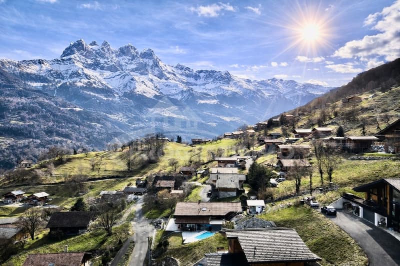 TERRAIN À BÂTIR - CALME, ENSOLEILLÉ ET VUE SUR LES DENTS DU MIDI (2)