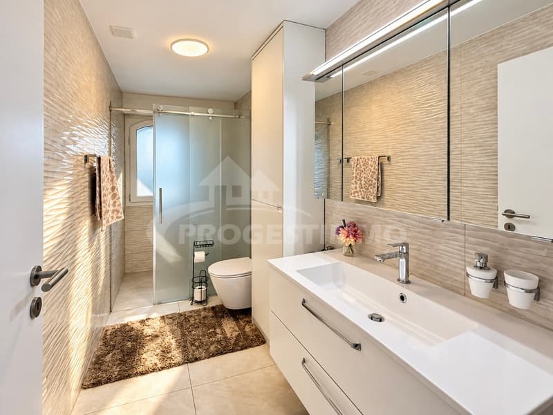 SPACIEUSE VILLA RÉNOVÉE DE 6,5 PIÈCES (12)