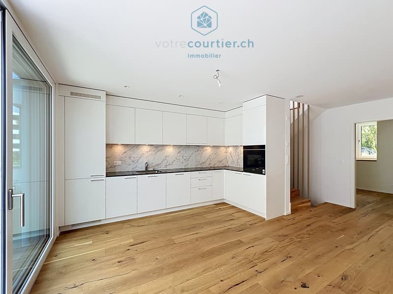 Villa contemporanea nuova con tetto a punta e giardino - disponibile subito (5)