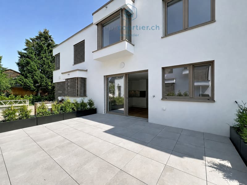 Villa contemporanea nuova con tetto a punta e giardino - disponibile subito (2)