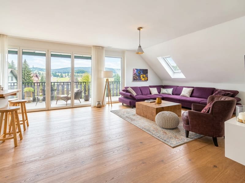 BIRCHWIL - 4.5 Zimmer Dachwohnung mit schöner Aussicht aus fast allen Räumen (2)