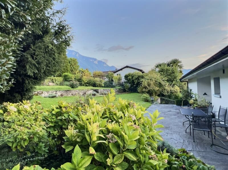 Elegante Villa in einem exklusiven Viertel, direkt am See (22)