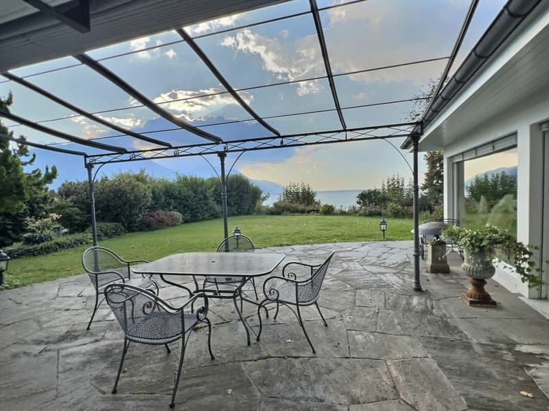 Elegante Villa in einem exklusiven Viertel, direkt am See (25)