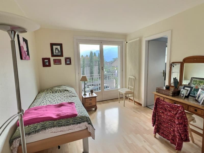 Elegante Villa in einem exklusiven Viertel, direkt am See (12)