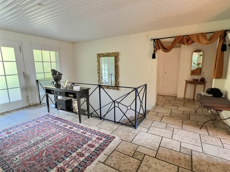 Elegante Villa in einem exklusiven Viertel, direkt am See (5)