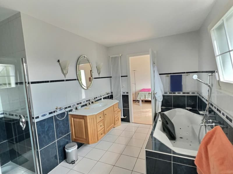 Elegante Villa in einem exklusiven Viertel, direkt am See (17)