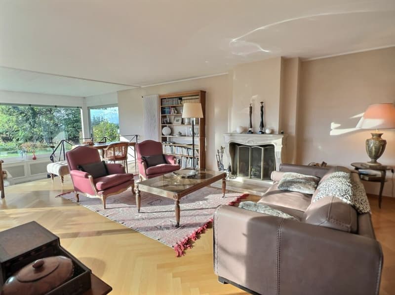 Elegante Villa in einem exklusiven Viertel, direkt am See (6)