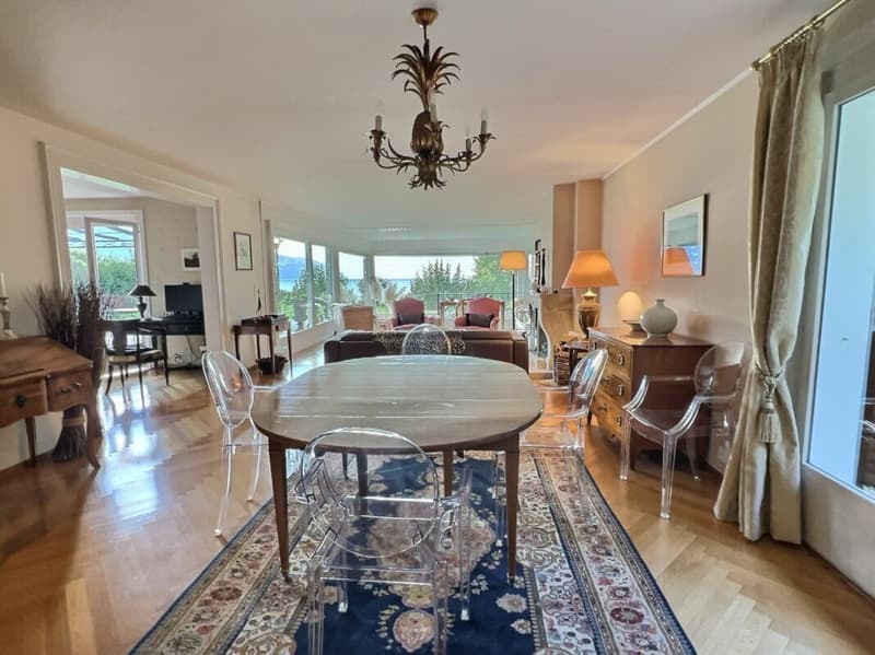 Elegante Villa in einem exklusiven Viertel, direkt am See (7)