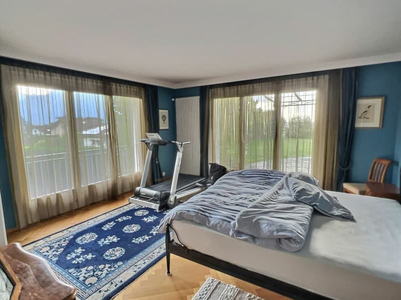 Elegante Villa in einem exklusiven Viertel, direkt am See (13)