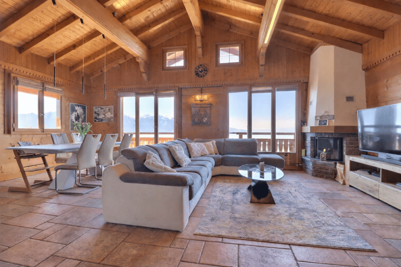 Magnifico chalet con vista sul lago e le montagne (2)