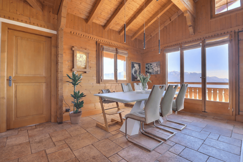 Magnifico chalet con vista sul lago e le montagne (9)
