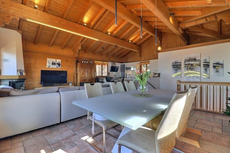 Magnifico chalet con vista sul lago e le montagne (8)
