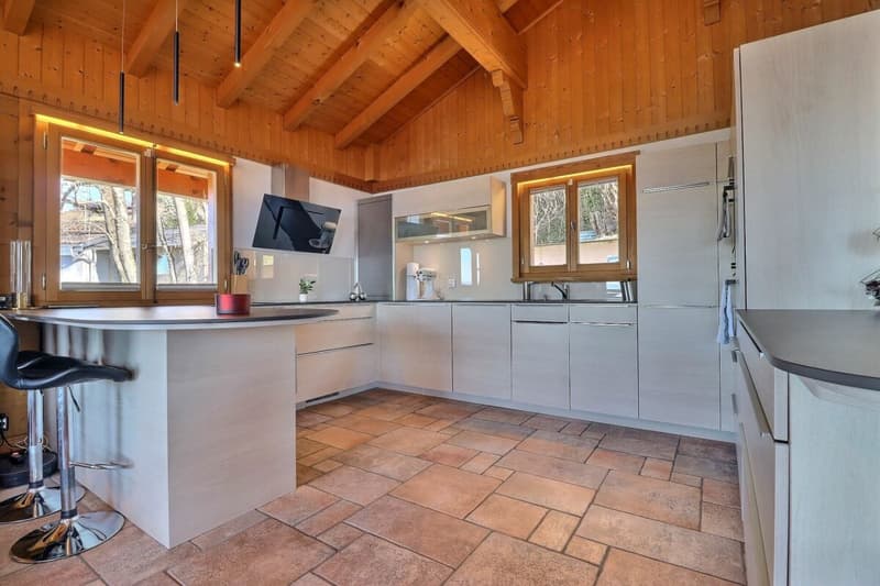 Magnifico chalet con vista sul lago e le montagne (5)