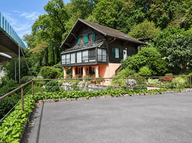 Chalet avec fort potentiel à Villeneuve (1)