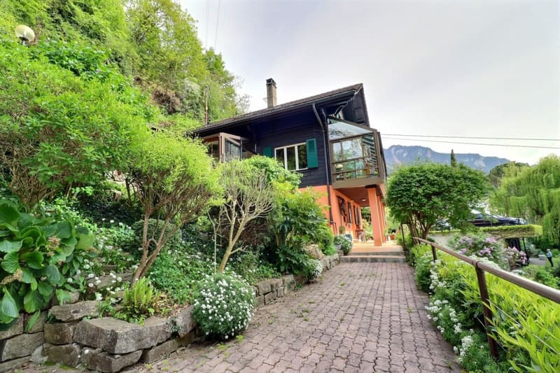 Chalet avec fort potentiel à Villeneuve (24)