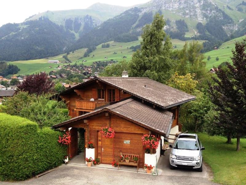 Chalet for sale near the city center (1)