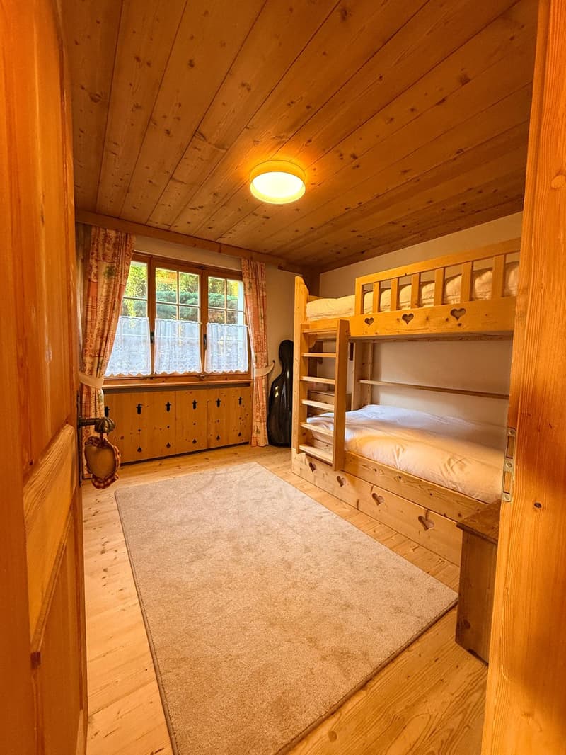 Charmant appartement de 3,5 pièces avec terrasse et vue sur les montagnes et la vallée à Rougemont (14)