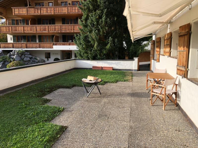 Charmant appartement de 3,5 pièces avec terrasse et vue sur les montagnes et la vallée à Rougemont (16)