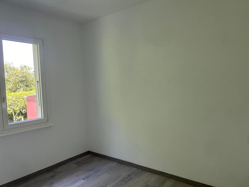 Chambre à louer dans villa individuelle au rez-de-chaussée. Au calme. (6)