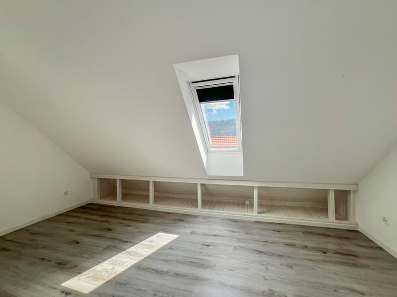 Charmant duplex de 4 pièces entièrement rénové pour du rendement (8)