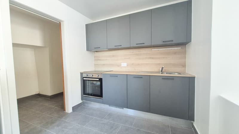 Appartamento luminoso di 3.5 locali, cucina e bagno nuovi - 1° affitto offerto (4)