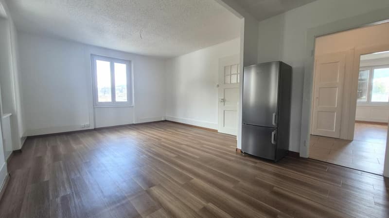 Wohnung mit 3 Zimmern und Balkon in Le Locle (3)