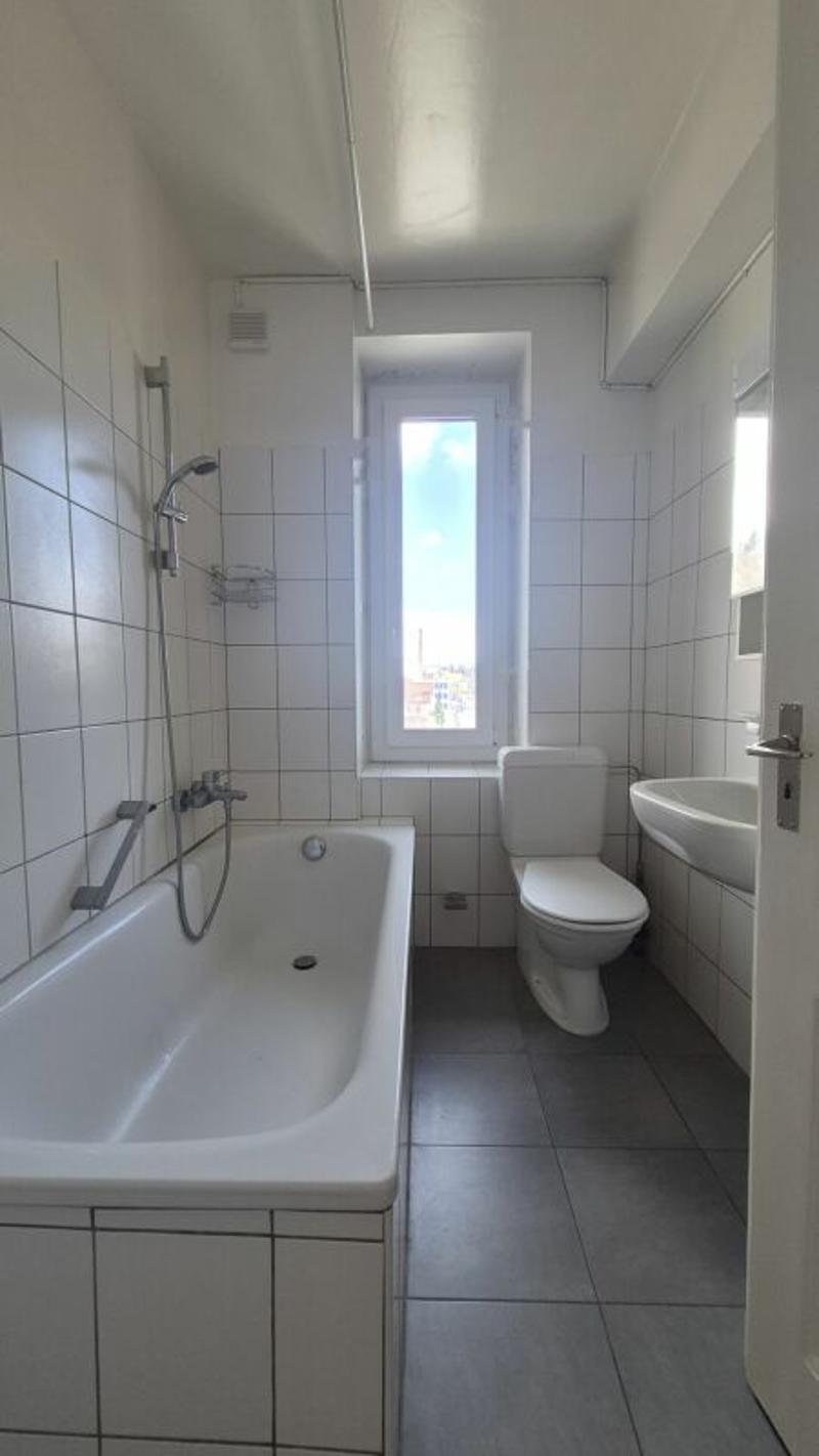 Wohnung mit 3 Zimmern und Balkon in Le Locle (8)