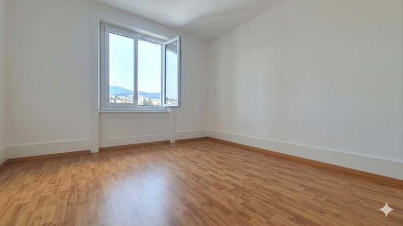 Wohnung mit 3 Zimmern und Balkon in Le Locle (6)