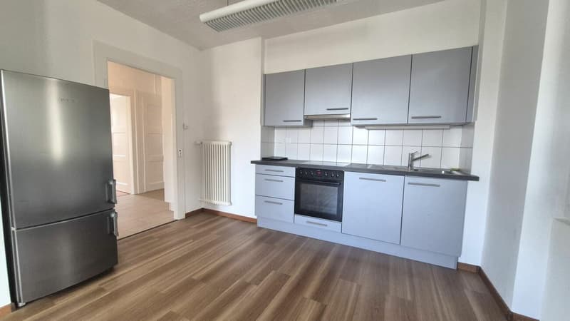 Wohnung mit 3 Zimmern und Balkon in Le Locle (2)