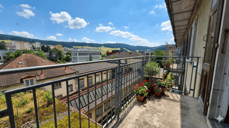 Wohnung mit 3 Zimmern und Balkon in Le Locle (5)