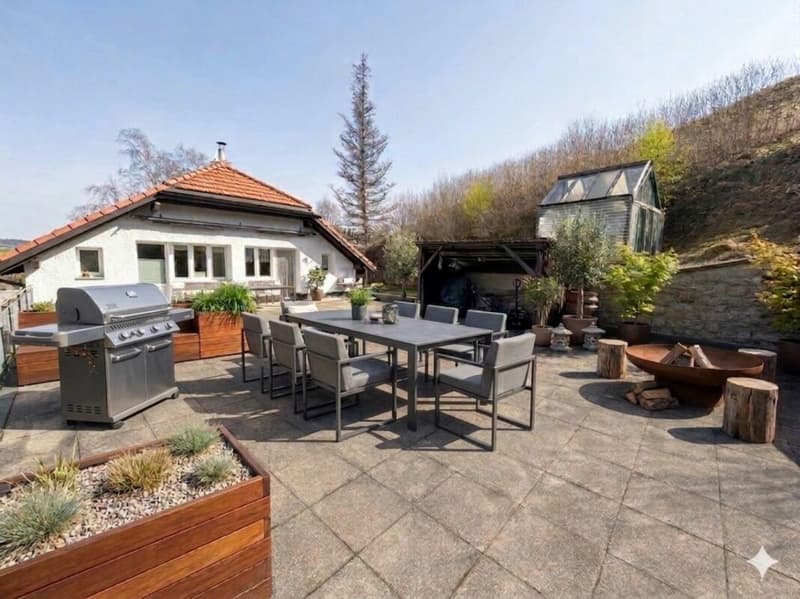 Beautiful family home with 6 large garages (18)