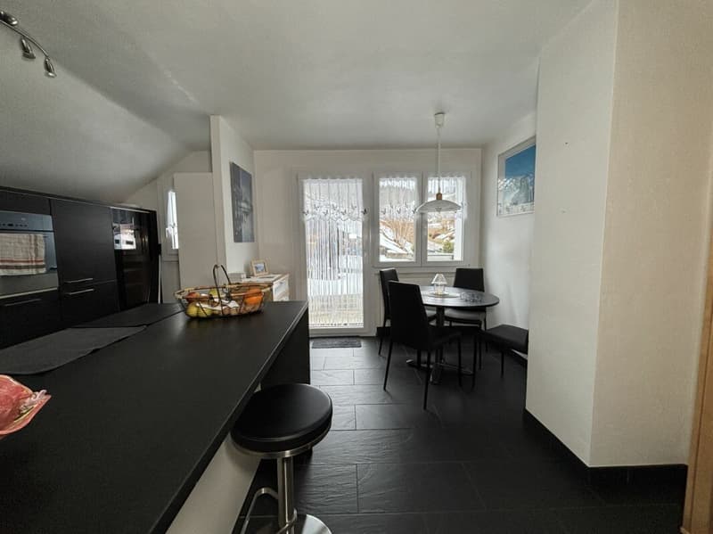 Beautiful family home with 6 large garages (5)