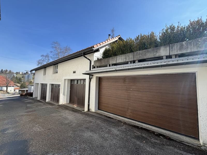 Belle maison familiale avec 6 grands garages (13)